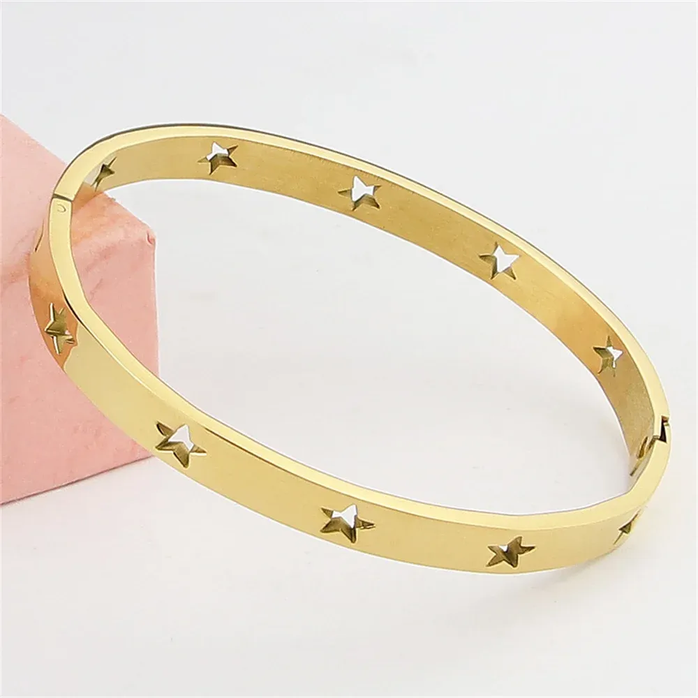 Bracelet en acier en acier en titane creux Star Hollow pour femmes Simple Rose Gold Color Men Bracelet Classic Classic Fashion Bijoux ACCESSOIRES