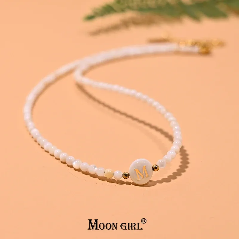 Colliers Mother of Pearl Choker Initial 3mm Natural Shell Perles Collier pour femmes 26 lettres en acier inoxydable Bijoux de lune Moon Girl