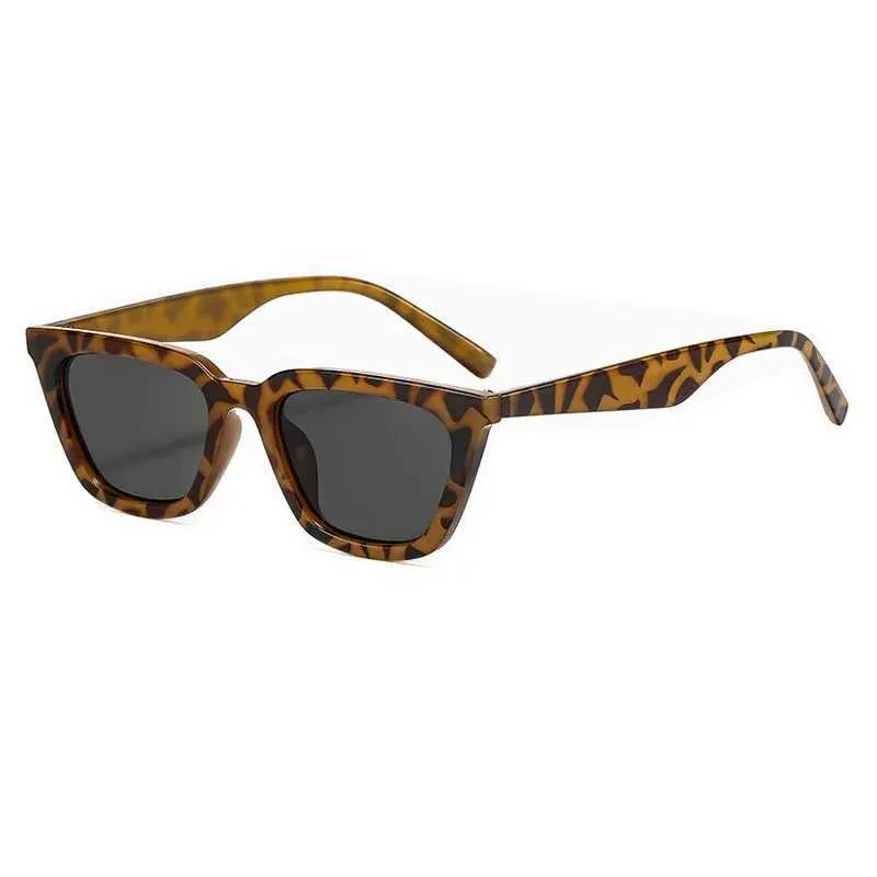 Zonnebrillen Nieuwe mode zonnebril vrouwelijke merkontwerper sexy retro kat oog zonnebrillen la outdoor reiss sunshade vrouwelijke gafas de sol uv400 j240423