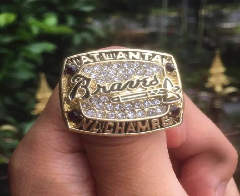 Atlanta 1996 Brave Baseball Team Champions Championship Ring With Wooden Box Souvenir Men Fan Gift 2020 whole Drop 3503554