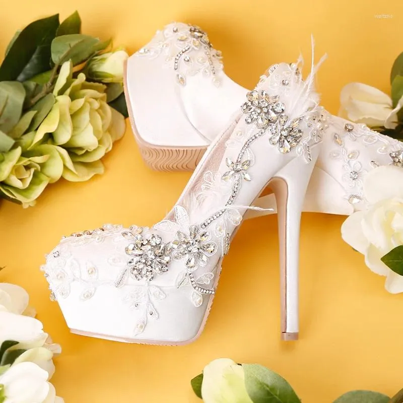 Chaussures habillées en dentelle blanche Hingestone Flower Bride Pumps Bridesmaid Super Stiletto High Talons imperméables Paltform Feather