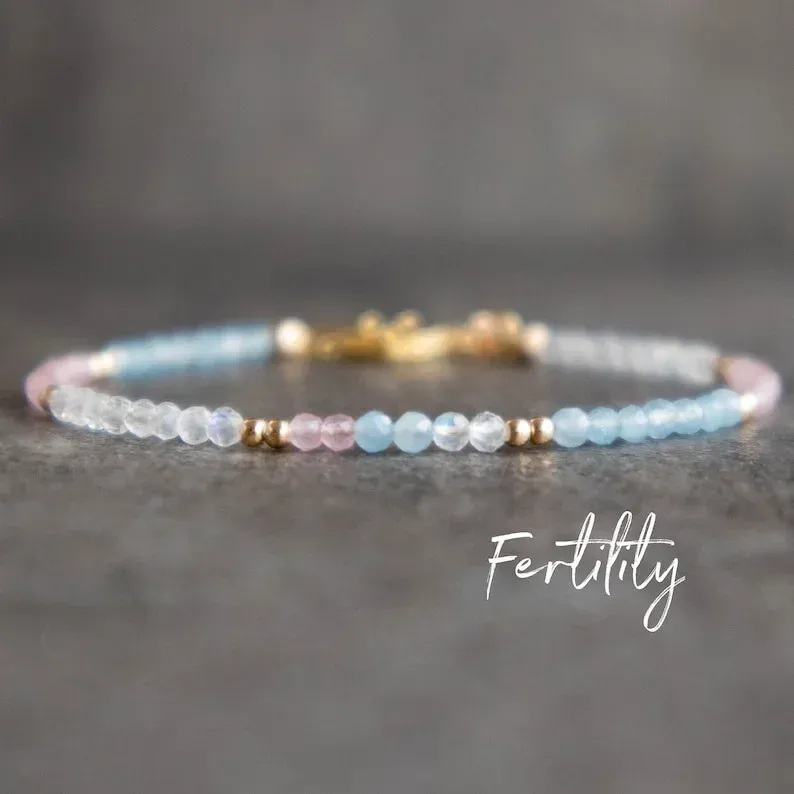 Strängar Fertilitetsarmband gåva med Rose Quartz Moonstone Aquamarine för mamma att vara, graviditet önskar armband, IVF -fertilitetsförstärkare