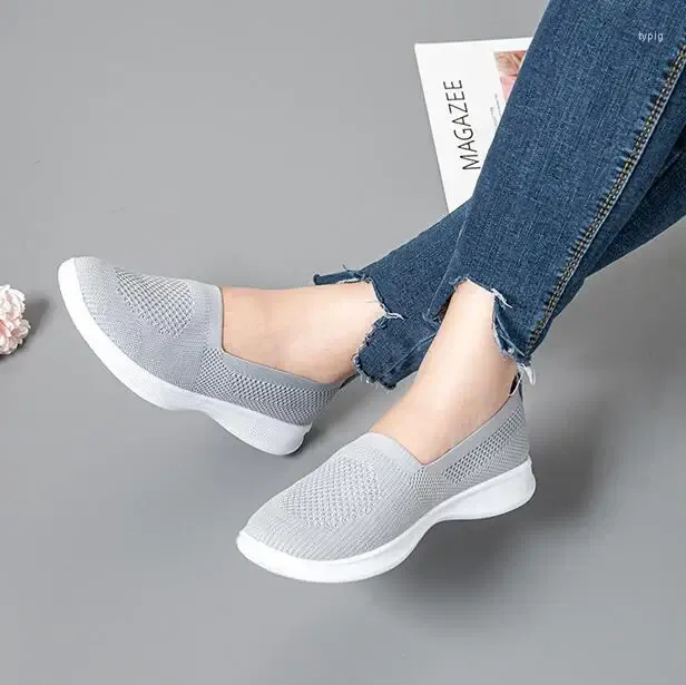 Freizeitschuhe 2024 Sommer Frauen Stricken Socken Frauen -Sneakers auf leichte Flachsport -Plus -Size -Ladungsstoffe ausrutschen