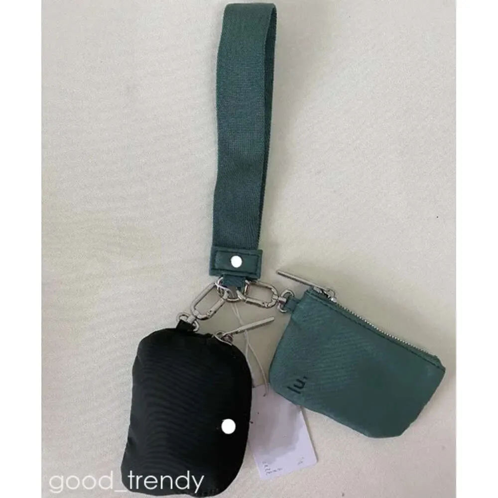 Designer Wallet Waterproof Mini Yoga Bag Detachable Key Chain Dual Luxurys Pouch Wristlet Clutch Bag Lulumon Women Keychain 232