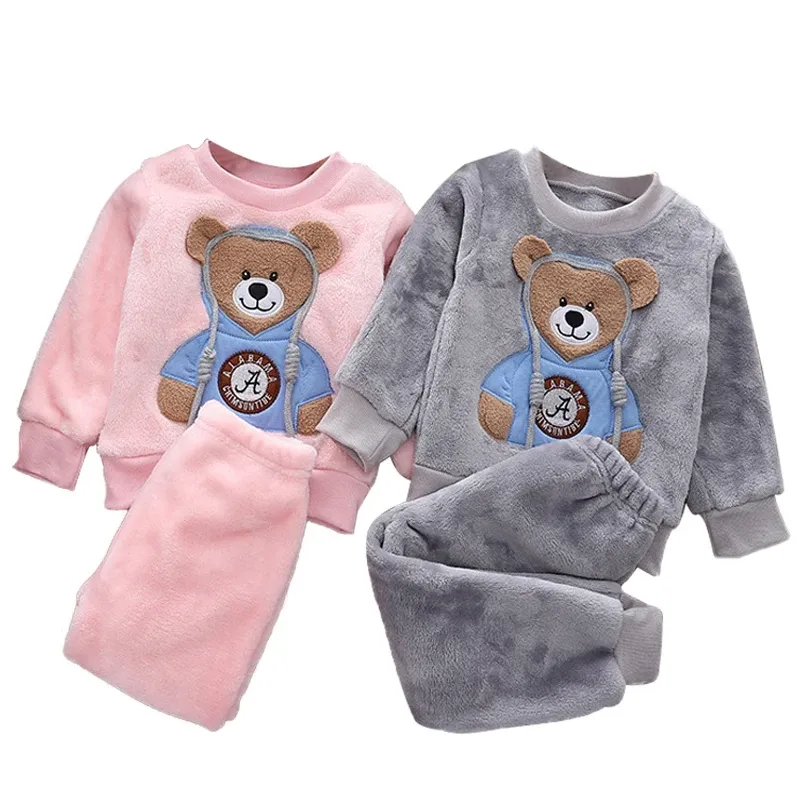 Ställer in barns flanellpyjamas Set 06y Baby Boy Girl Clothes Autumn/Winter Cartoon Bear Coral Fleece Tjockna varma hemkläder 2st