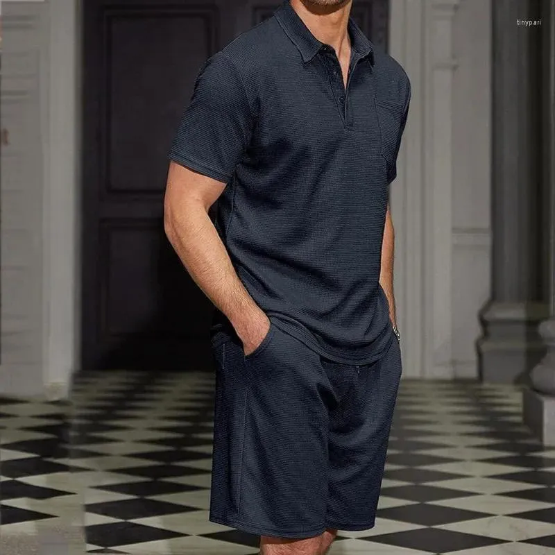 Survêtements masculins 2024 Ensemble de slim européen et américain Polo Color Polo Polo à manches courtes T-shirt Pocket Decoration Shorts