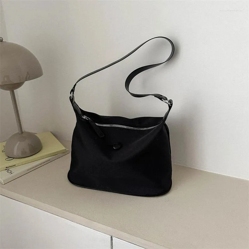 Bolsos de noche Fashion Women All-Match Shoulder Bag 2024 Summer Simple Solid Color Handbag Office Lady Casual Dating Shopping Club en axilería