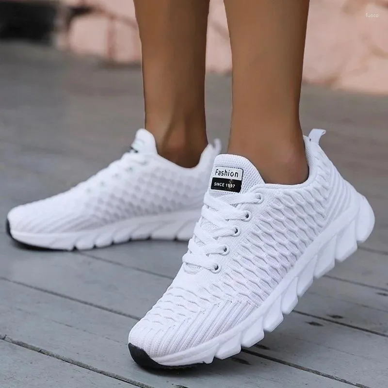 Chaussures décontractées Fashion Femmes Sneakers Mesh Breathable Flat Lightwewes Ladies Lace-Up Deportiva Mujer Chaussures Femme