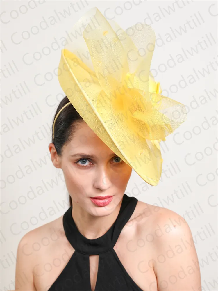 Geel fascinator bruiloft vrouwen hoed dames femme deby thee feest chapeau cap bruid bruid evenement kopstuk veer pilbox pet met hoofdband