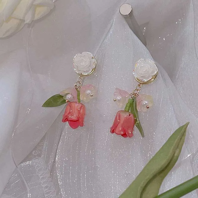 Charme boucles d'oreilles roses roses luxueuses adaptées aux femmes