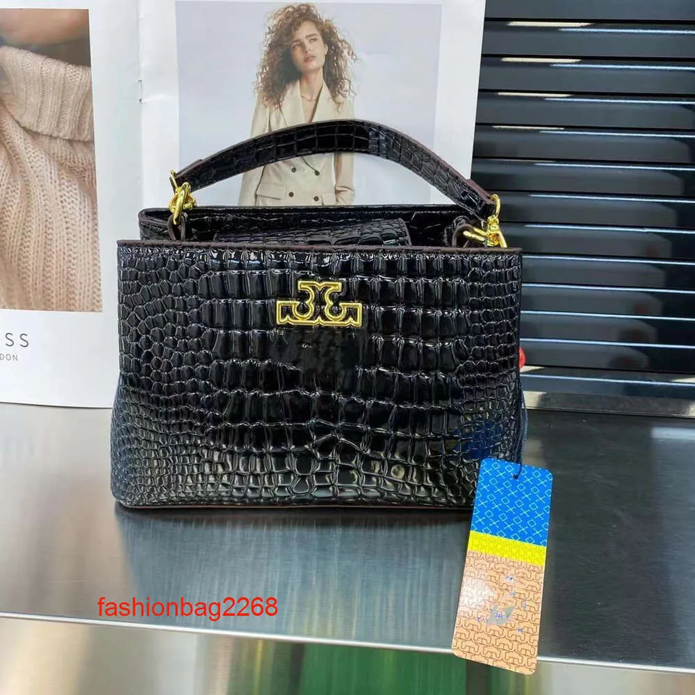 Borse da designer di esportazione per esportazione crocodile in pelle 2024 Nuova borsa a traversa a tracolla a spalla singola Crocodile Modello da donna Borsa