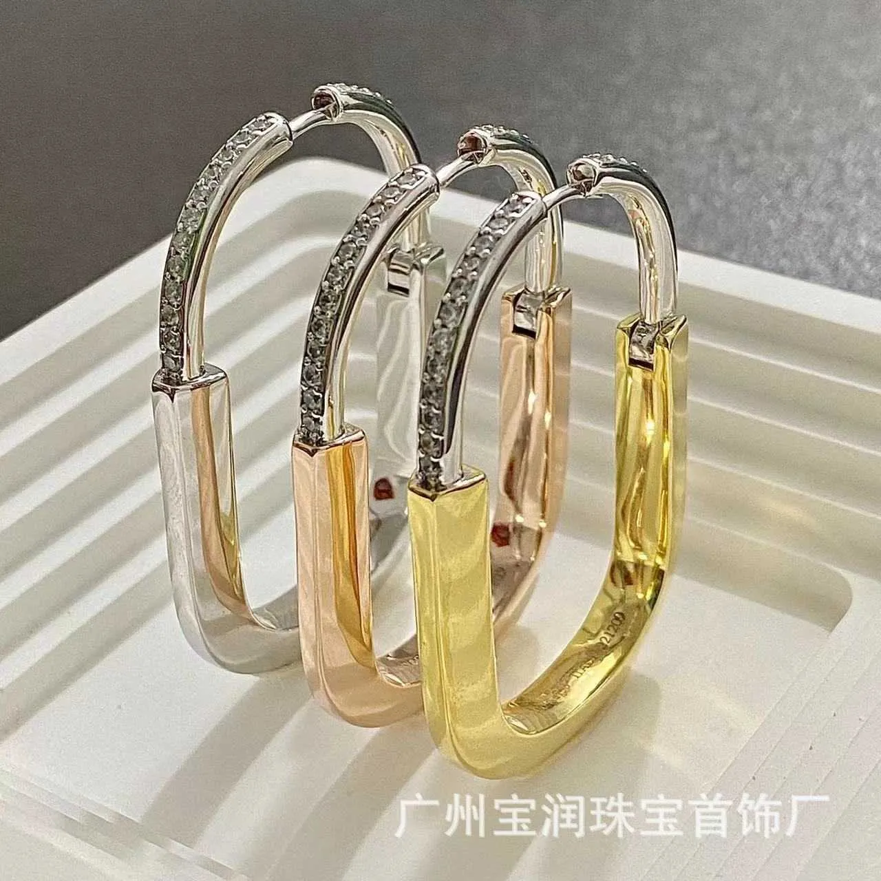 Designer brand tiffayss New Lock Earrings and Yang Chaoyues Same Premium 18k Rose Gold Diamond Buckle with Light Luxury Head WQ8J