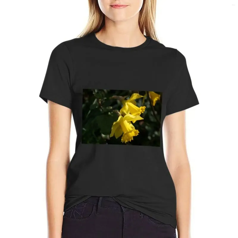 Les jonquilles de polos féminines annonçant le printemps.T-shirt Lady vêtements graphiques T-shirts noirs drôles pour les femmes