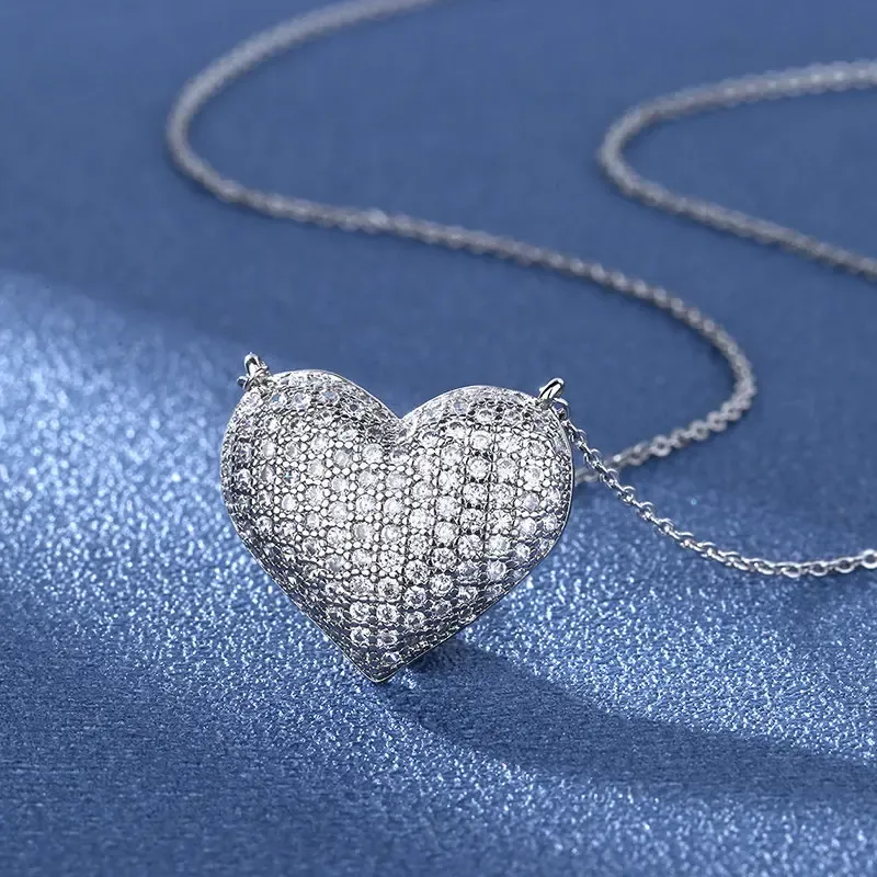 Halsband charm 925 Sterling Silver Heart Pendant Micro Pave Diamond CZ Pendants Halsband för kvinnor Bridal Party Wedding Jewelry Gift