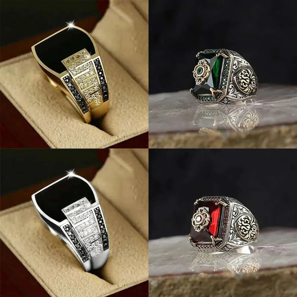 Mens clássico de metal dourado embutido Black Stone Zircon Rings punk para homens Designer Ring Jewelry Gift