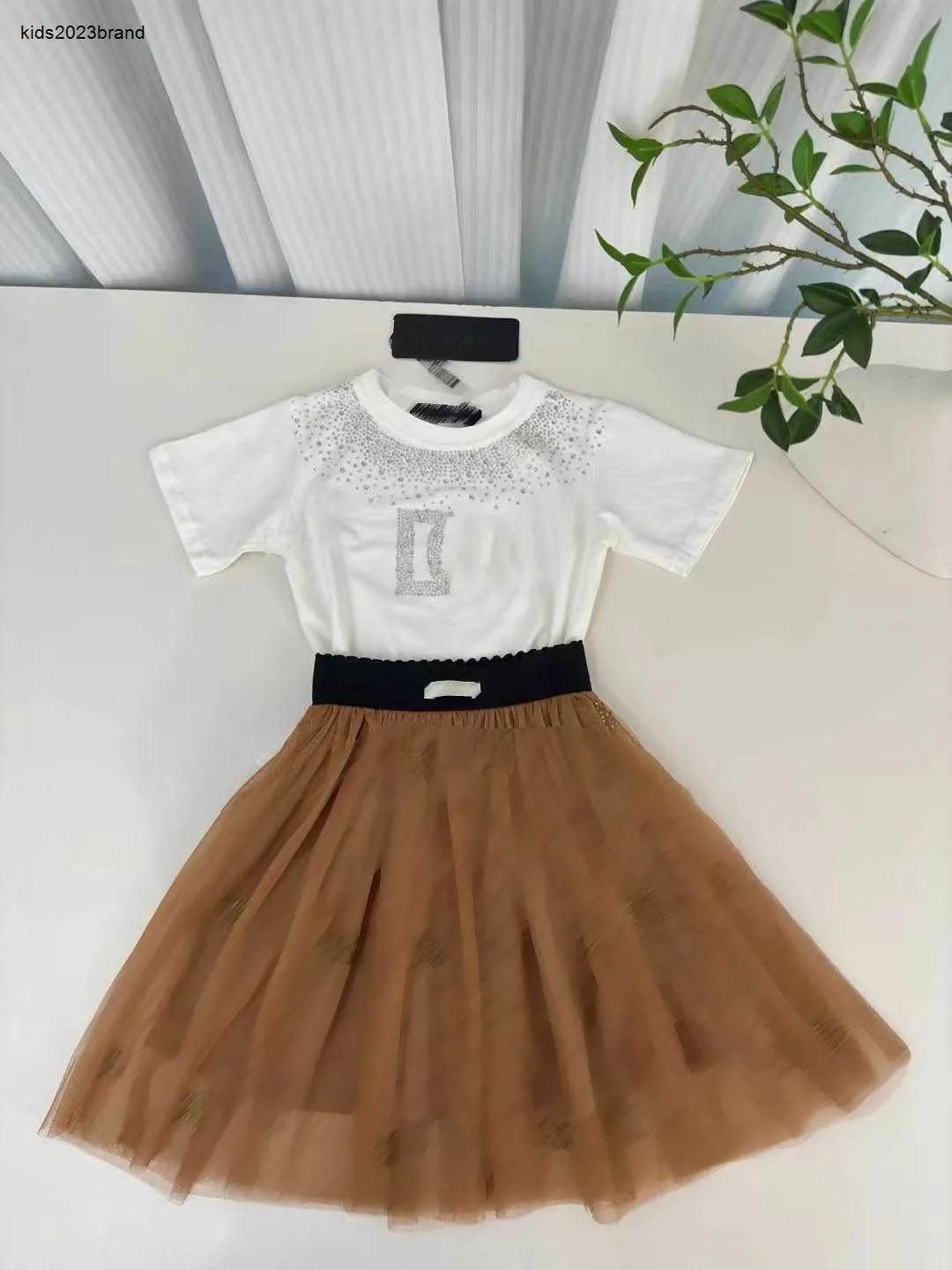 Nuovo abito da principessa Girls Abito estivo per bambini tracce di abiti da bambino taglia 90-150 cm Child Shiny Hot Diamond T-shirt e gonna in pizzo 24pril