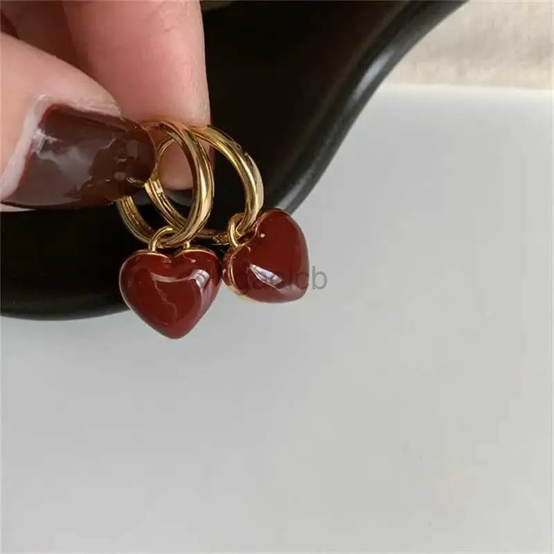 Legolone del lampadario Design semplice vino rosso Love Heart Orecchini a pensione per donne Circolo d'oro Vintage Drop Earring può essere separato D240323