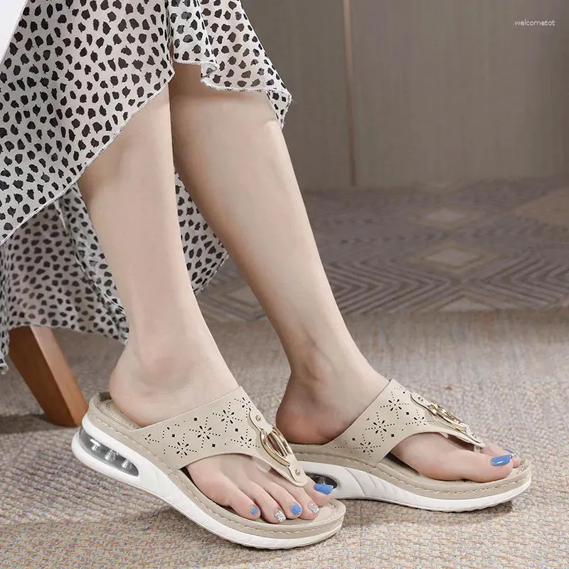 Slippers Women's Summer Beach Shoes Soft Wedges Flip Flops Retro Design Sandals Hollow Out Air-cushioned Sole Schuhe