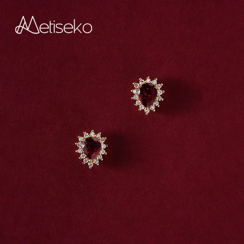 Pendientes Metiseko 925 Sterling Plate Ruby Garnet Color Pendientes de tachuelas de 18 quilates Aretes de forma de agua de oro para mujeres Party Engagement