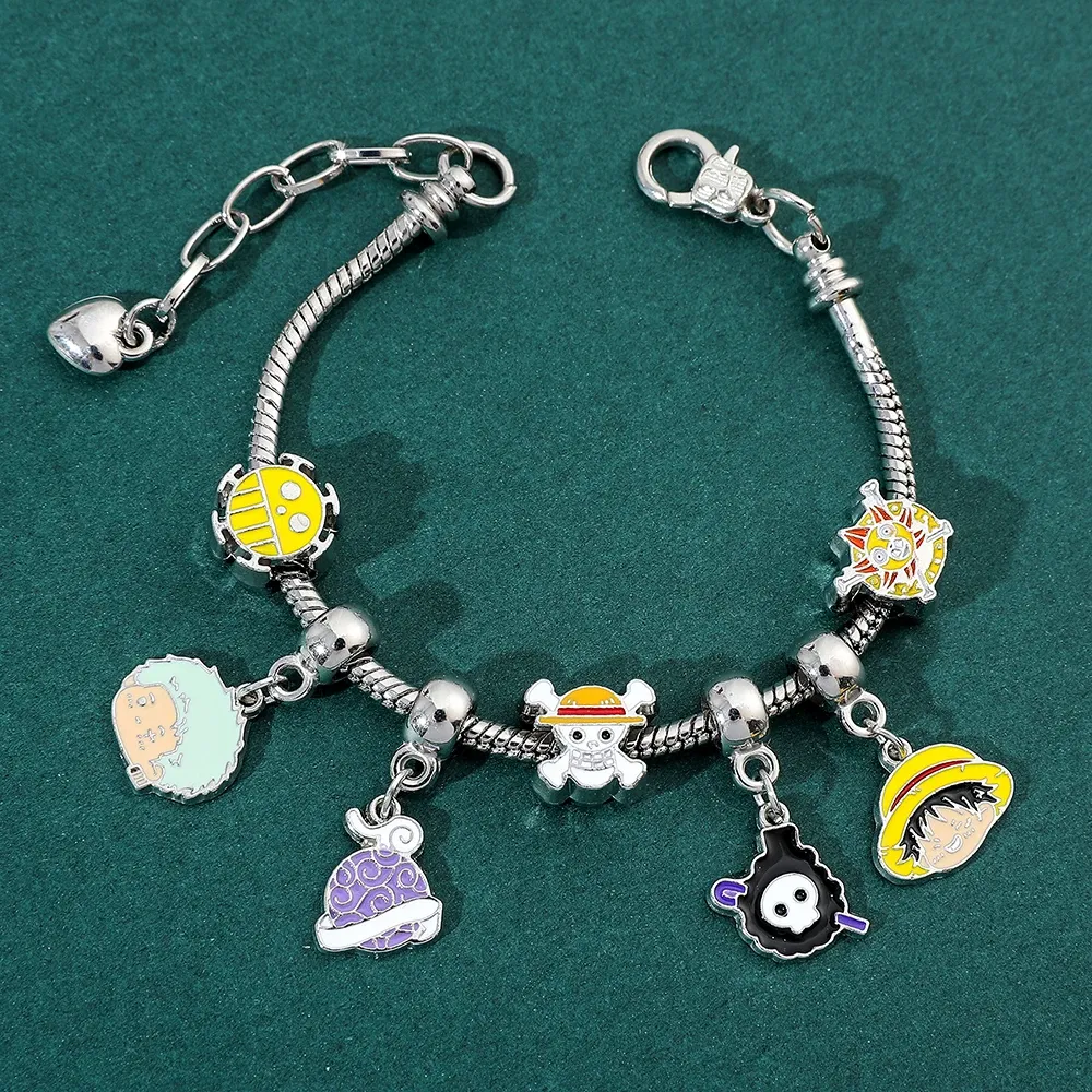 Strands Anime ONE PIECE Beads Pendant Bracelet Monkey D. Luffy Roronoa Zoro Straw Hat Pirates Enamel Charms Hand Chain Gifts for Fans