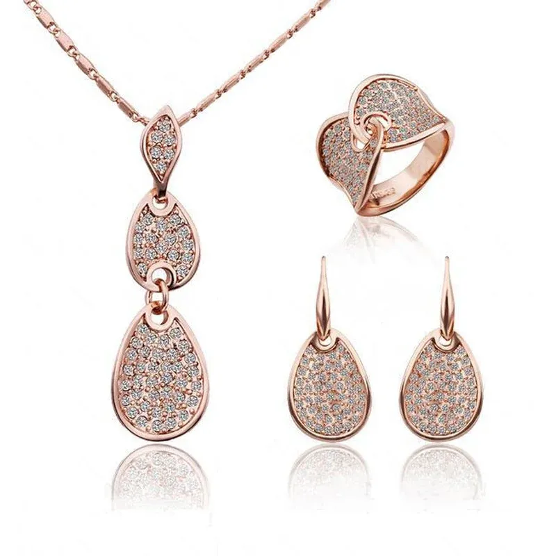 Colliers 2023 Crystal Goldcolor Noble Elegance Jewelry Collier Ring de boucles à oreilles à base de cristaux d'éléments autrichiens pour femmes