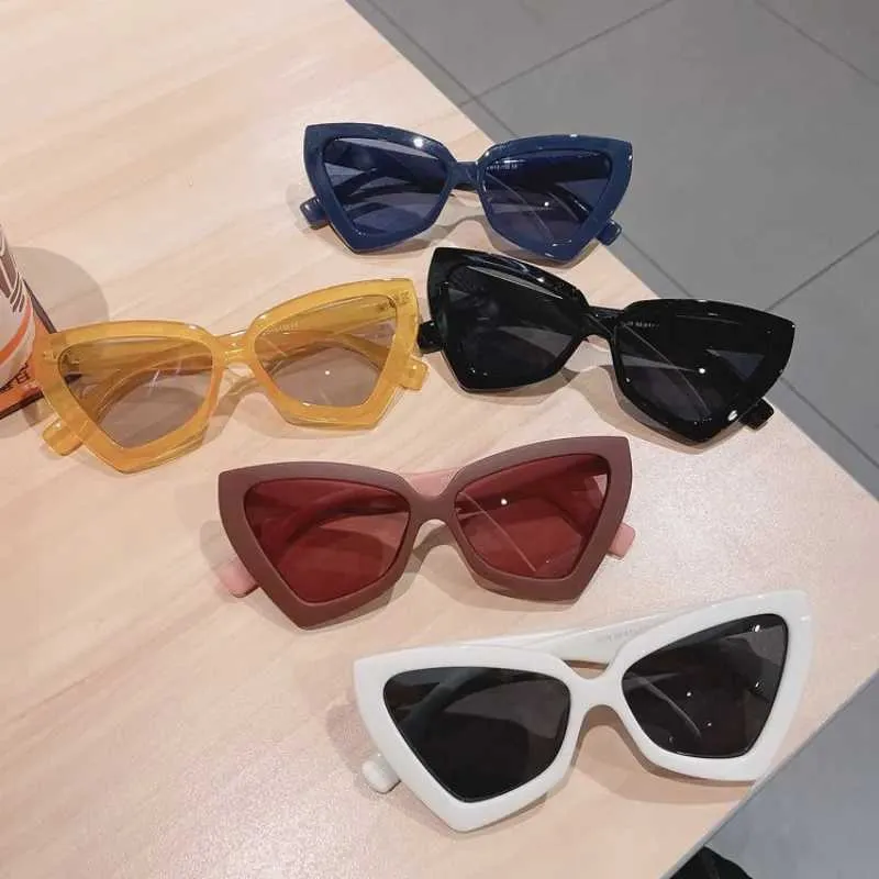 Zonnebrillen Nieuwe Triangle Cat Eye Zonnebril voor vrouwelijke merkontwerper Fashion Sunglasses Classic Mens Vintage Glazen UV400 Oculos de Sol J240423