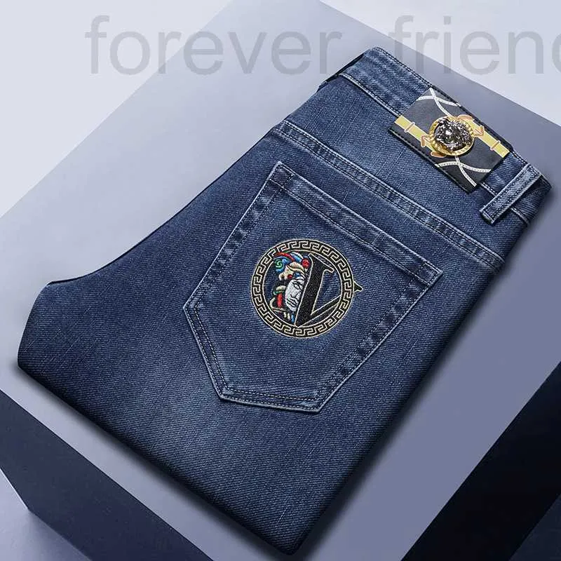 Designer de jeans masculins marque de mode européenne haut de gamme automne et jeans d'hiver pour hommes avec une broderie élastique en ajustement droit, à la mode, un pantalon tendance de luxe léger gmek