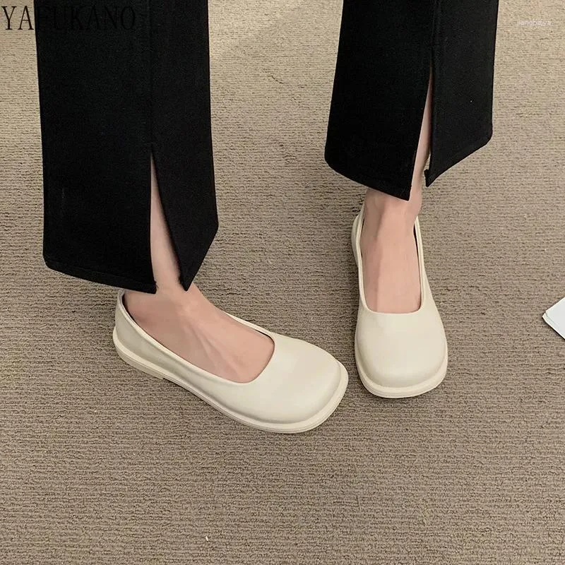 Sıradan ayakkabılar minimalizm retro yumuşak taban konforu kadın düz moda büyükanne daireler sığ ağız slip-on single