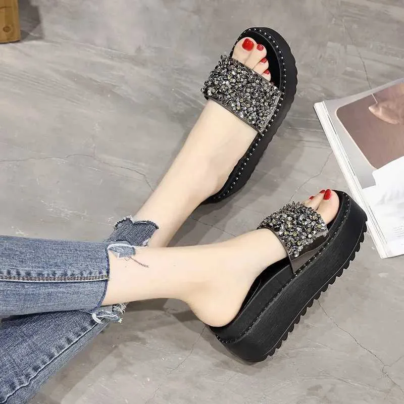 Slippers Femmes Summer String perles Slides Chaussures Jelly Flip Flip Talèled Mules Plateforme sur un coin Sliders Glitter Heels H240423