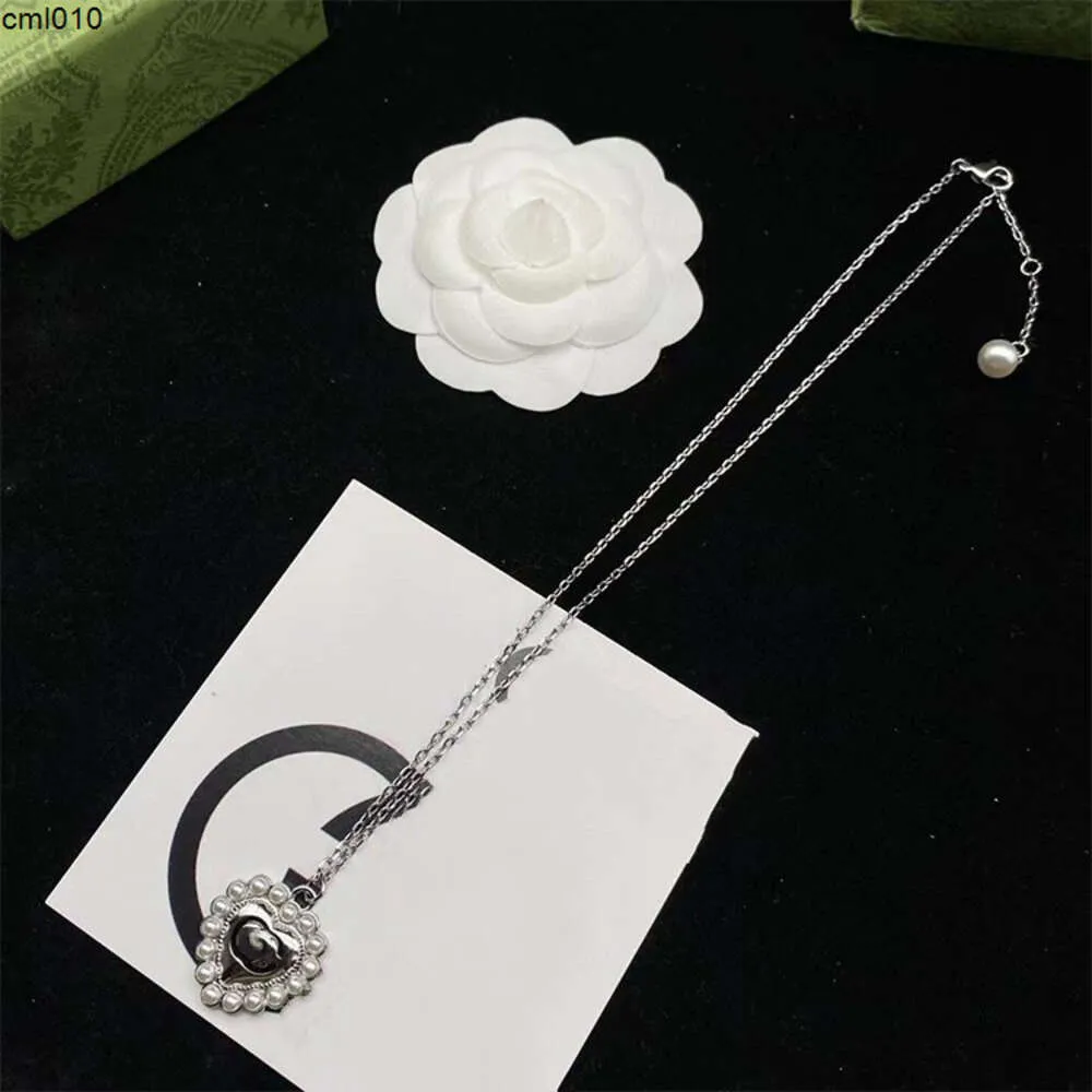 Designer Retro Trend Double g Letter Heart Fashion High Grade Neckline Female Charm Anniversary Jewelry