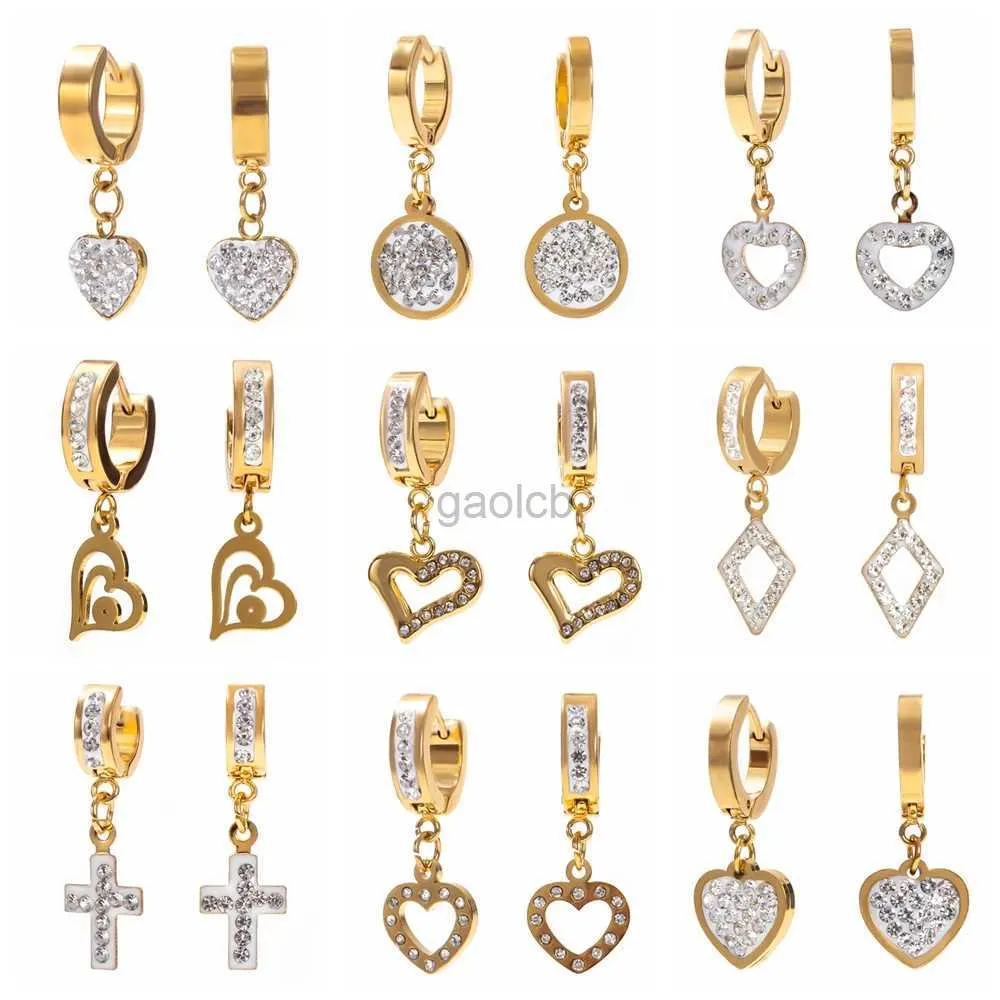 Lustre de balanço 18 estilos diferentes de titânio de strass branco/aço inoxidável Brincos para homens cardíaco Cross Cross Hiphop Rock Earros frios D240323