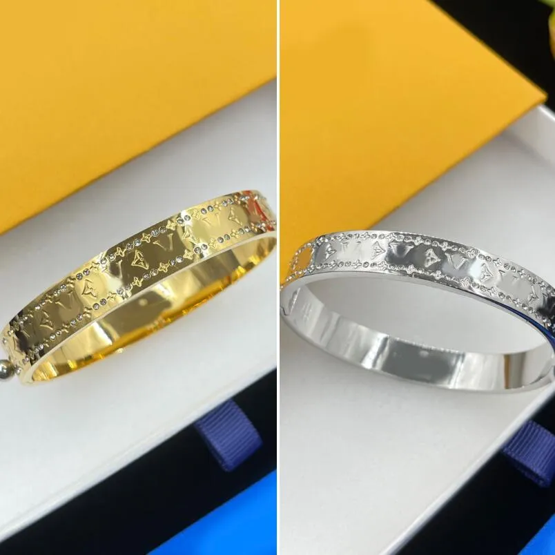 Дизайнерский браслет браслет классический роскошные украшения 18K золото 925 Серебряная накрытая титановая сталь для женщин мужчина мужчина Cuff Crystal Letter Clover Bracelet Bracelet Bread