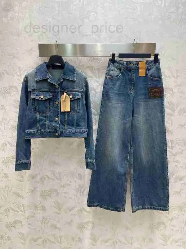 Pantalon de pantalon à deux pièces pour femmes en denim de luxe en denim pour une veste en denim à manches longues à manches longues et jeans droits hauts deux ensembles de 2 pièces