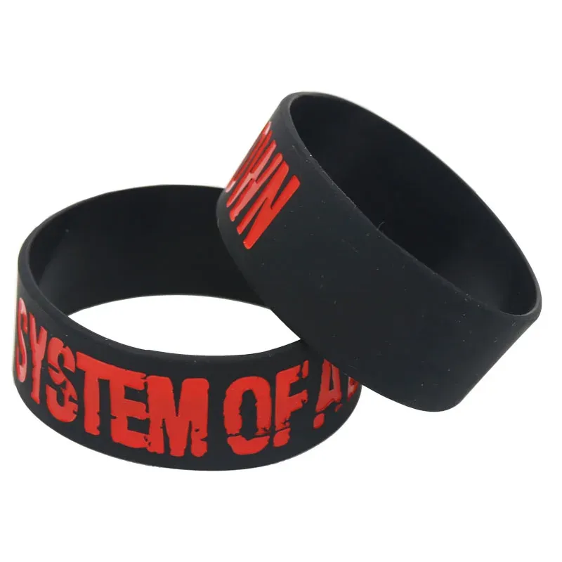 Armband 1pc System av ett nedsilikon armband för musikfans breda svart röd debossed armbandsBangles Women Män smycken gåva SH101