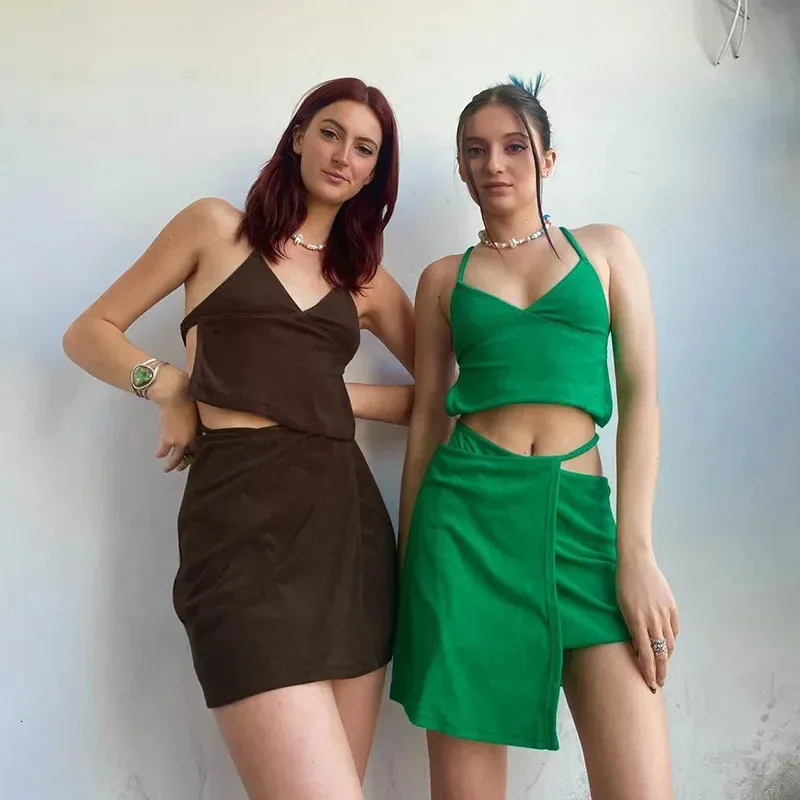 Summer Sexy Fashion Halter Solid Halter Top y Mini Skirt Traje casual Mujeres Juegos sin respaldo Retro Y2K Streetwear 2 piezas Trajes 240409