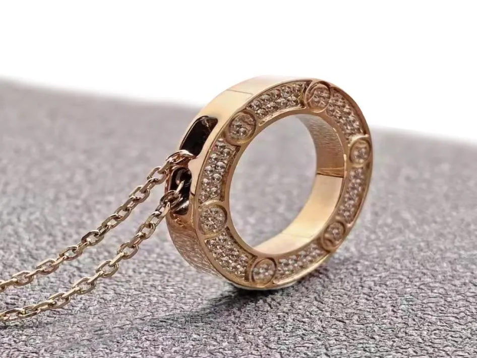 Designer Love Diamond Collier Long Colliers pour femmes Bijoux de mode Chirstmas Cadeau de luxe Titanium Pendants Lavers Chain Round6251742