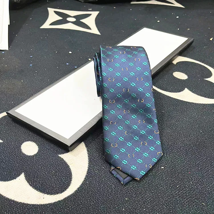 2024 Bröllopsbindning Mens Luxury Slipsa Damier Quilted Ties Plaid Designer Tie Silk Tie med Box Black Blue White