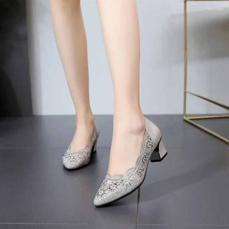 Chaussures habillées comemore Mesh Ladies Office Office Sandales 2024 Muis de mode d'été Pumps en cuir authentiques Femmes Luxury Moyen talon haut talons