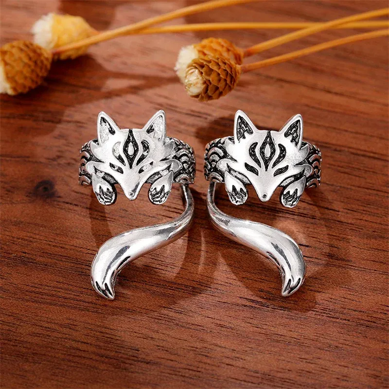 Earrings Huitan Creative FoxShape Clip Earrings New 2023 Nonpiercing Cuff Earrings for Women Antique Silver Color Funny Animal Jewelry