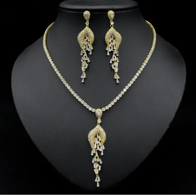 Collier et boucles d'oreilles en or argent de haute qualité