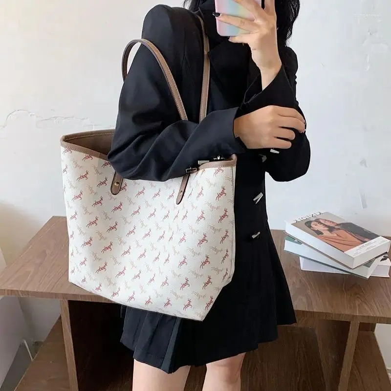 Shoulder Bags Women Large Bag Female PU Fashion Printing Pony Handbag Capacity Korean Both Sides Use Design Shopping Tote