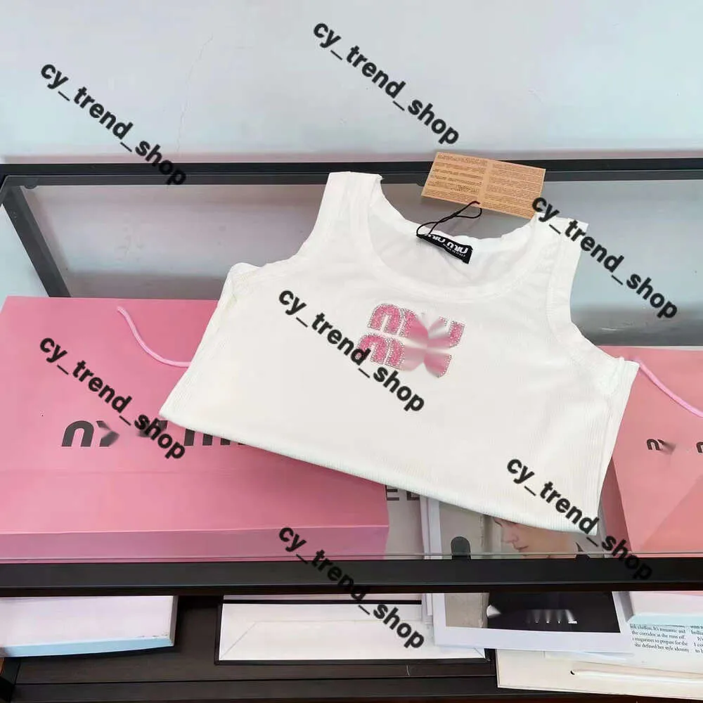 MUI MUI TOP Woman Projektantka kamizelki Tshirts Mimu Shirt Summer Women Louies Koszulka T-shirty haftowe hafty Diamentowe koszulki drukowane TEES
