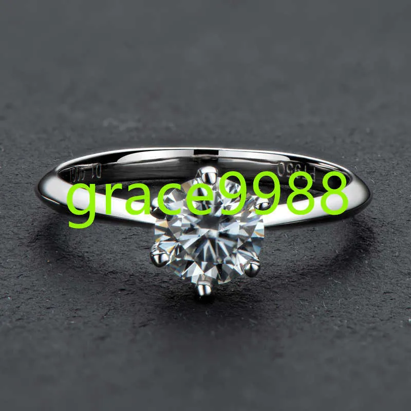 Anpassad 0,5CT 1CT 2CT 3CT VVS D 925 Sterling Silver Solitaire Moissanite Wedding Engagement Ring för kvinnor med GRA -certifikat