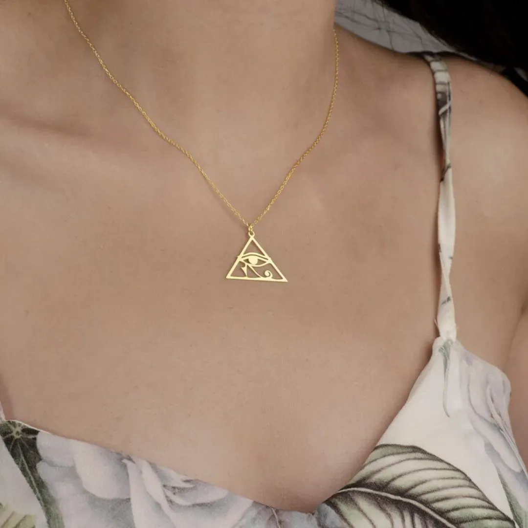 Colliers en acier inoxydable Ancient Egypt Eye of Horus Collier rétro Triangle Eye de Ra Pendant Collier pour femmes bijoux de l'amulette égyptienne