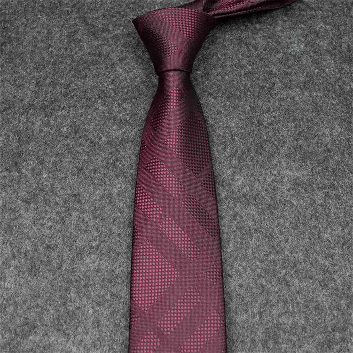 Coules de cou 2023 Hommes Necktie Design Homme Mens Ties Fashion Neck Tie Letter Imprimé Luxurys Designers Business Cravate Neckwear Corbata Cravattino avec boîte 88