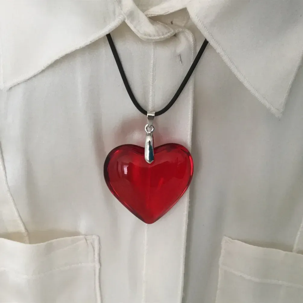 Halsband hjärtkristall hänge koreansk röd hjärta halsband ljus röd kristall hjärta charm halsband svart läder rep 18 tum lång smycken
