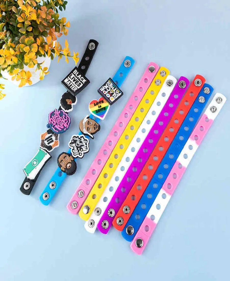 10pcs Couleur aléatoire Silicone Bracelet Bracelet Bracelets avec boucle PVC Accessoires Chaussures Charms Gends Kid Birthday Gifts4641724