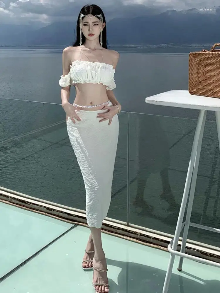 Robes de travail Summer White Holiday Two Piece Set Femmes Elegant Backless Ruffles plissés Courts courts Slim Split Wrap Hip Long Jupe Jupe