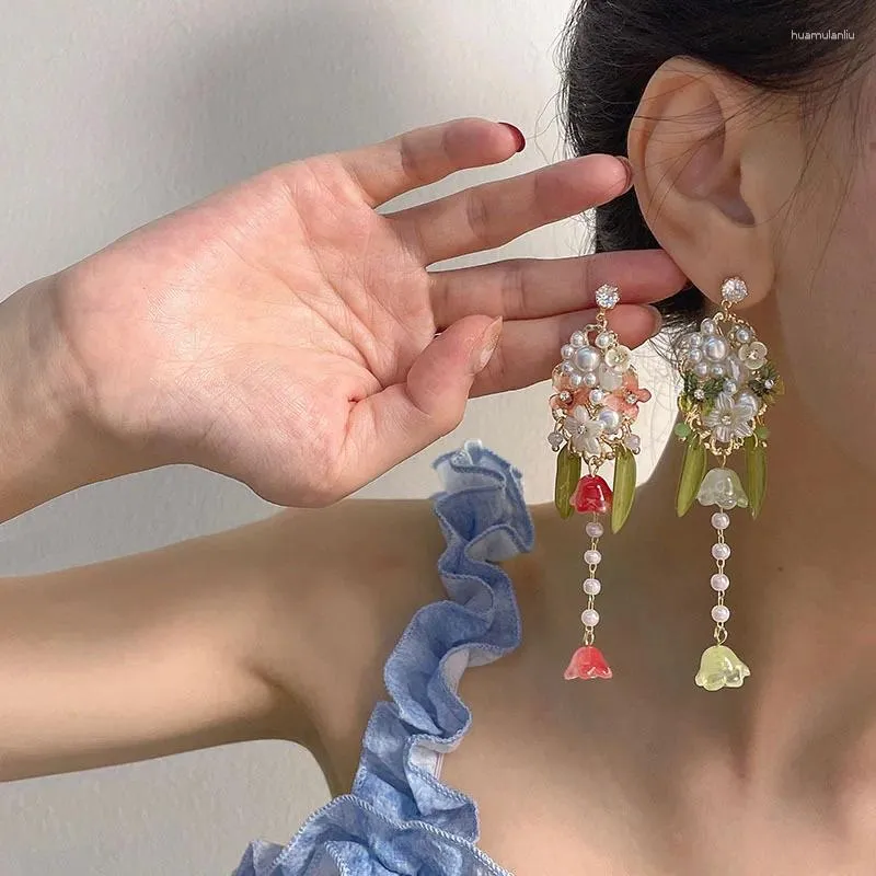Boucles d'oreilles Perle Fleur Green en forme de boucle d'oreille