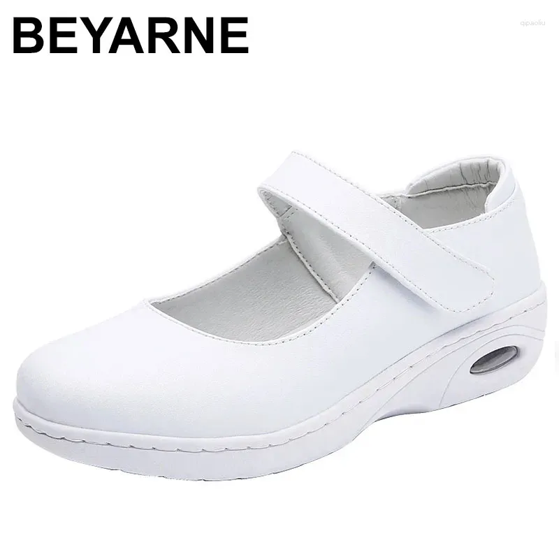 Buty zwykłe 2024 Panie poślizgną na Lolita skóra Mary Janes Woman White Flats Kawaii Designer Spring Summer Zapatillas 34-41